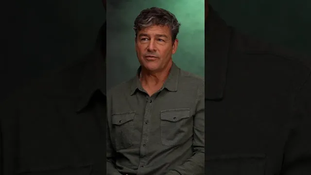 Kyle Chandler Puts on the Green Lantern Suit