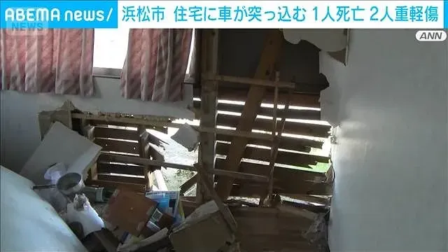 住宅に軽乗用車が突っ込む　運転していた男性が死亡 2人けが　静岡・浜松市(2026年10月18日)