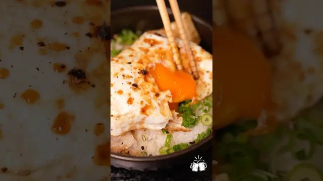 目玉焼きでツナマヨをクレープみたいに包み込んだ究極のたまご丼、これ絶対ハマります #PR #味の素KK
