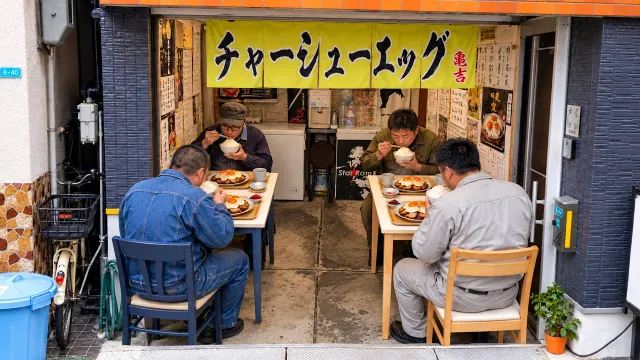 たった４席で１０kgの肉を仕込む！夫婦で営む住宅街の鬼盛りチャーシューエッグ食堂！