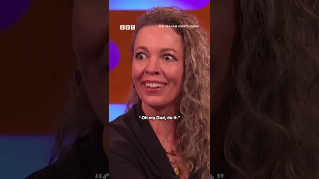 Olivia Colman is not a natural catwalk model🚶‍♀️