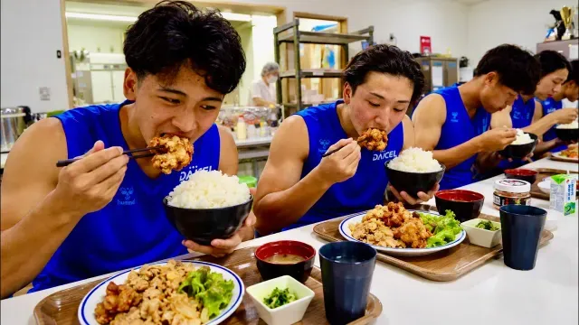 未来のJリーガーたちが大盛り白米をかっ食らう！プロサッカー選手を目指す若者が暮らすガンバ大阪アカデミー寮の1日に密着